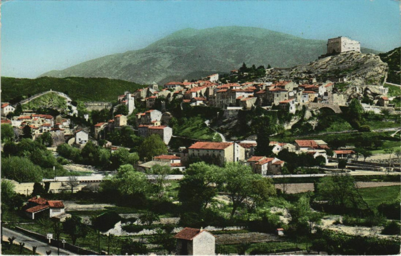 Carte postale ancienne Vaison-La-Romaine Vue Generale sur la Ville Haute - Mont-Ventoux à Vaison-la-Romaine
