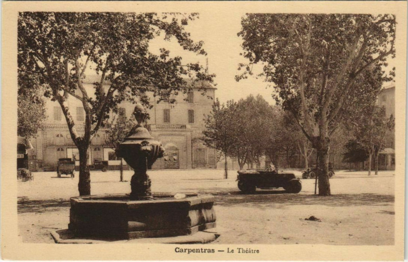 Carte postale ancienne Carpentras La Theatre à Carpentras