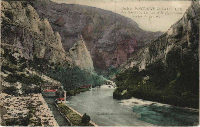 Carte postale ancienne Fontaine-De-Vaucluse Vue Generale - Le Lac - Gigantesque Rocher à Fontaine-de-Vaucluse