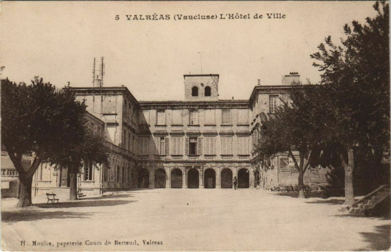 Carte postale ancienne Valreas L'Hotel de Ville à Valréas