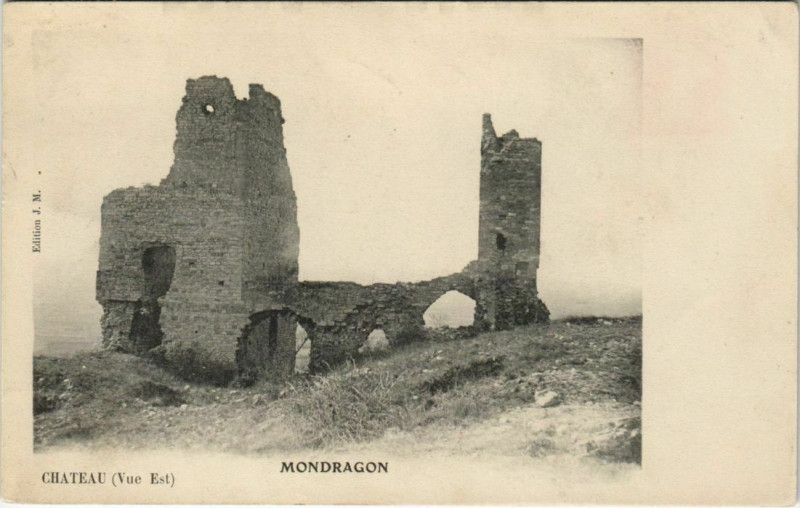 Carte postale ancienne Mondragon Chateau - Vue Est à Mondragon