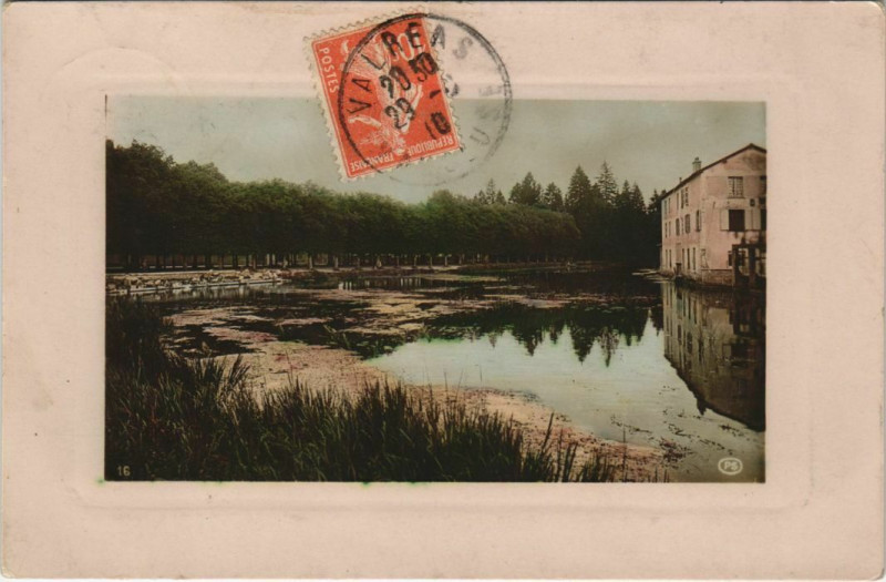Carte postale ancienne Valreas Town Scene à Valréas