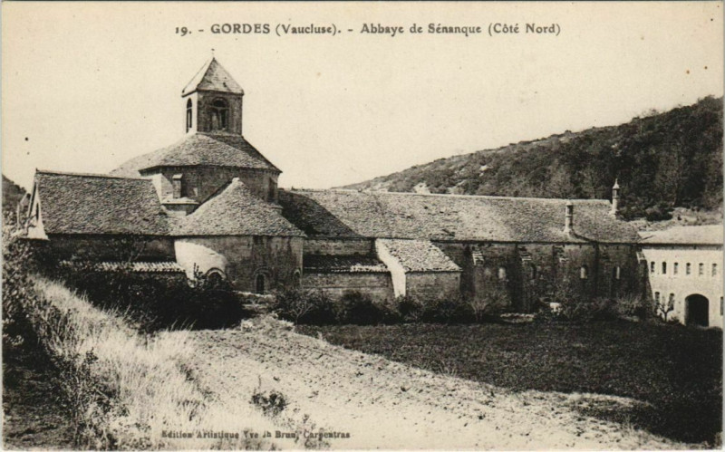 Carte postale ancienne Gordes Abbaye de Senanque - Cote Nord à Gordes