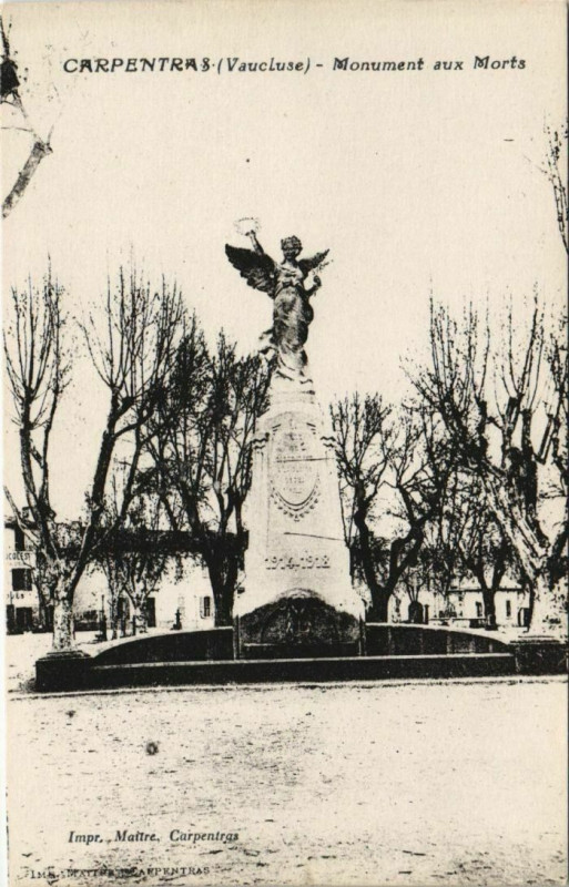 Carte postale ancienne Carpentras Monument aux Morts à Carpentras