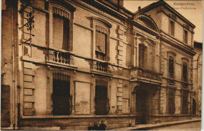 Carte postale ancienne Carpentras Sous-Prefecture à Carpentras