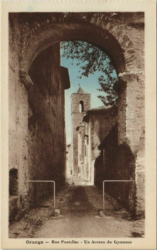Carte postale ancienne Orange Rue Pontillac - Un Arceau du Gymnase à Orange