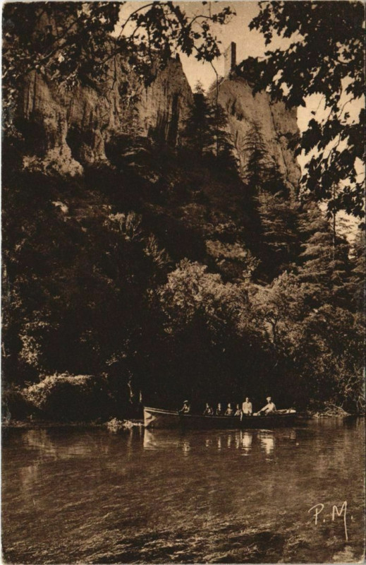 Carte postale ancienne Fontaine-De-Vaucluse Promenade sur le Lac en Canot Automobile à Fontaine-de-Vaucluse