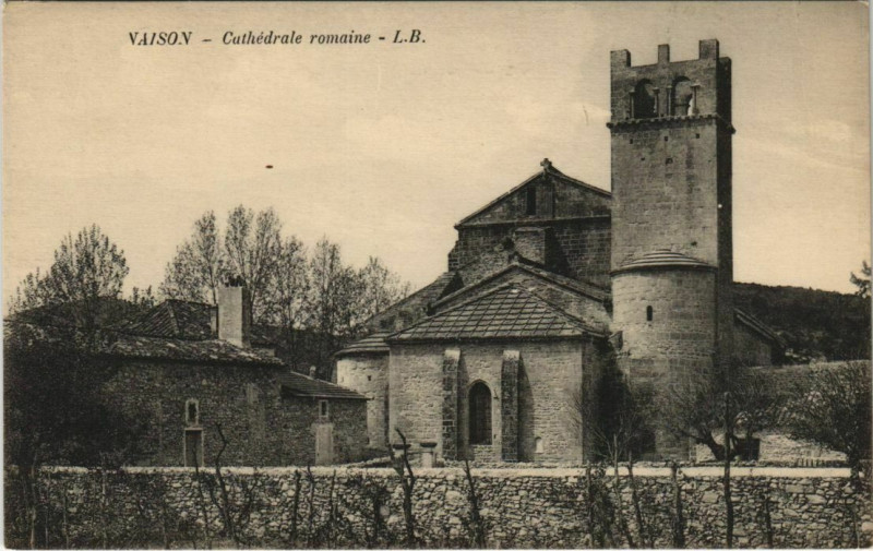 Carte postale ancienne Vaison-La-Romaine Cathedrale Romaine à Vaison-la-Romaine