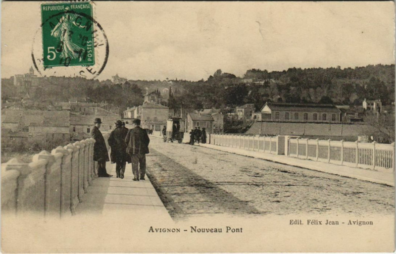 Carte postale ancienne Avignon Nouveau Pont à Avignon