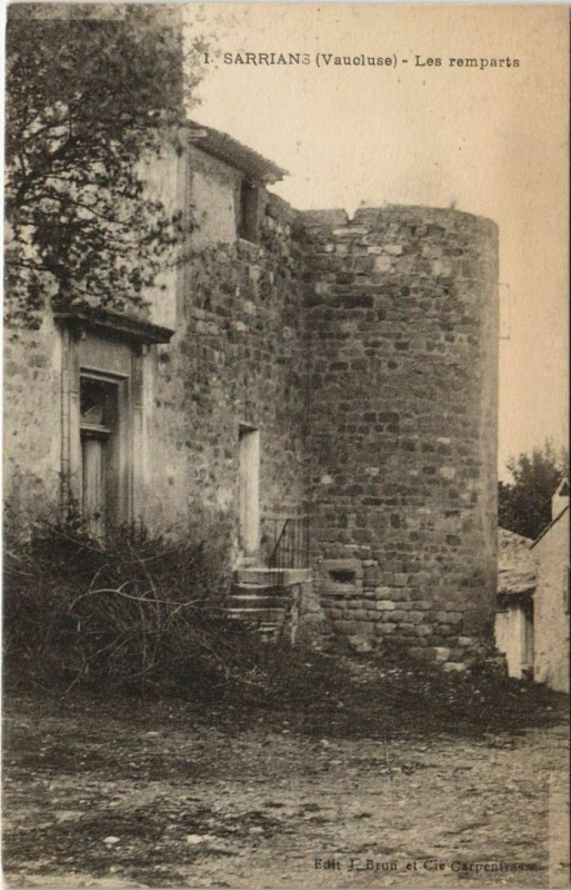 Carte postale ancienne Sarrians Les Remparts à Sarrians