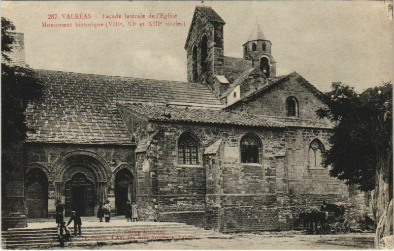 Carte postale ancienne Valreas Facade Laterale de l'Eglise à Valréas