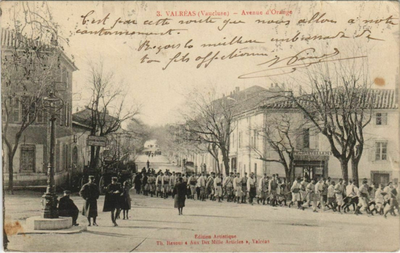 Carte postale ancienne Valreas Avenue d'Orange à Valréas