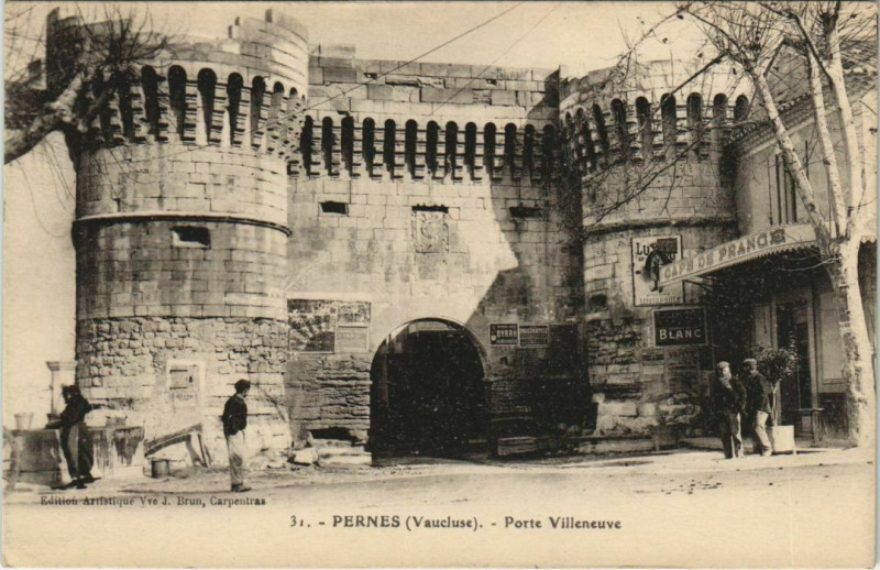 Carte postale ancienne Pernes Porte Villeneuve