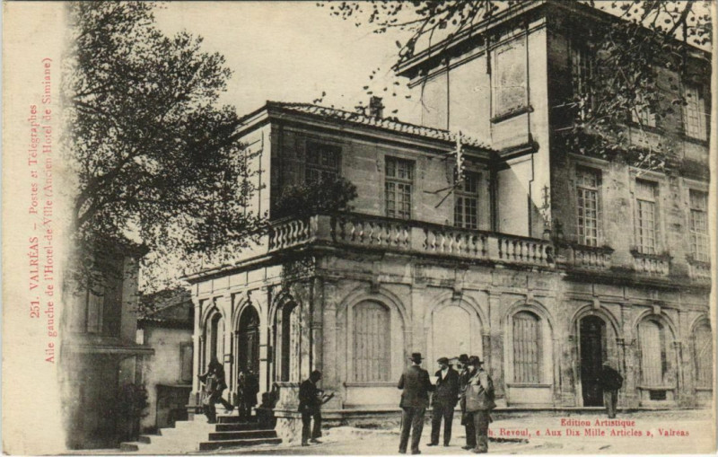 Carte postale ancienne Valreas Postes et Telegraphes - Aile Gauche de l'Hotel-de-Ville à Valréas
