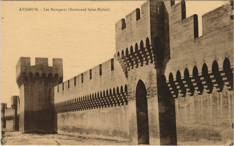 Carte postale ancienne Avignon Les Remparts - Boulevard Saint-Michel à Avignon