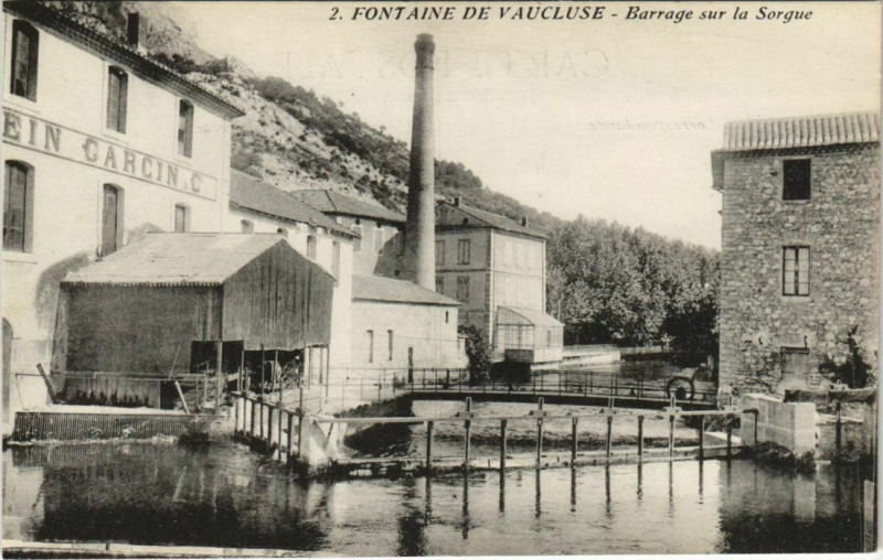 Carte postale ancienne Fontaine-De-Vaucluse Barrage sur la Sorgue à Fontaine-de-Vaucluse