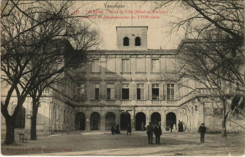 Carte postale ancienne Valreas Hotel de Ville à Valréas