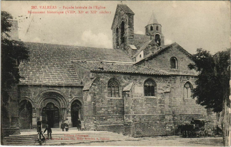 Carte postale ancienne Valreas Facade Laterale de l'Eglise à Valréas