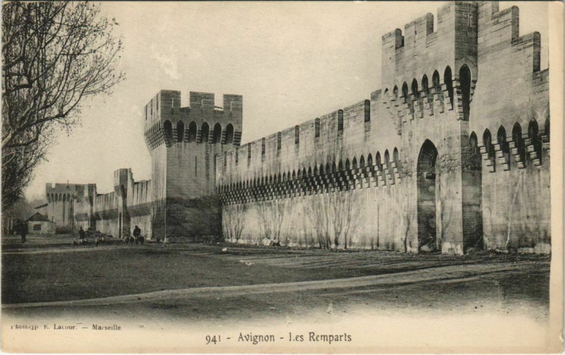 Carte postale ancienne Avignon Les Remparts à Avignon