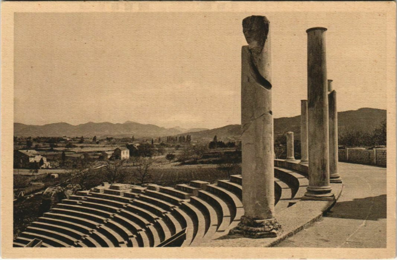 Carte postale ancienne Vaison-La-Romaine Theatre Romain - Le Portique et les Gradine à Vaison-la-Romaine