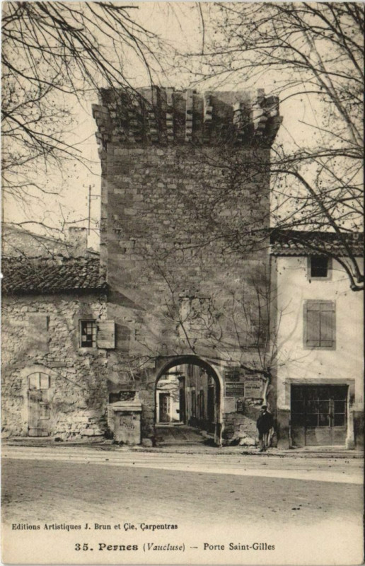 Carte postale ancienne Pernes Porte Saint-Gilles