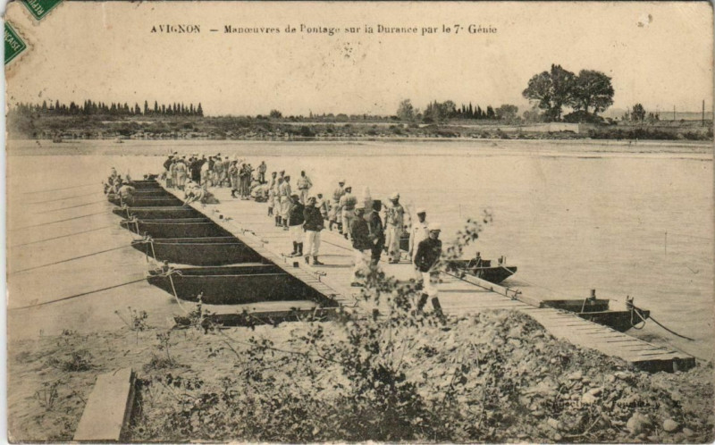 Carte postale ancienne Avignon Manoeuvres de Pontage sur la Durance par le 7e Genie à Avignon
