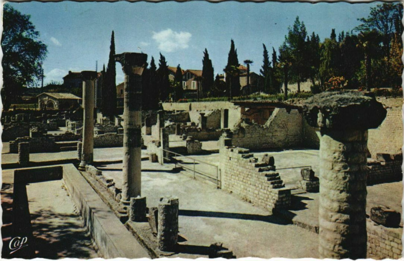 Carte postale ancienne Vaison-La-Romaine Les Ruines Romaines - Maison des Messii à Vaison-la-Romaine