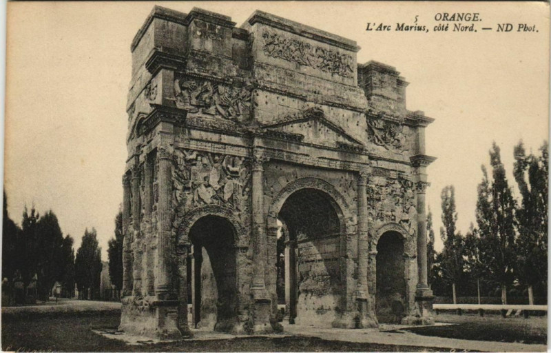Carte postale ancienne Orange L'Arc Maruis - Cote Nord à Orange