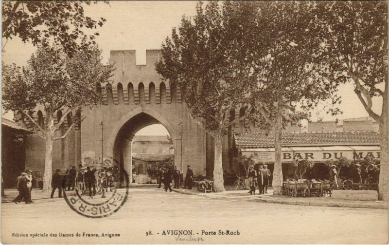 Carte postale ancienne Avignon Porte Saint-Roch à Avignon