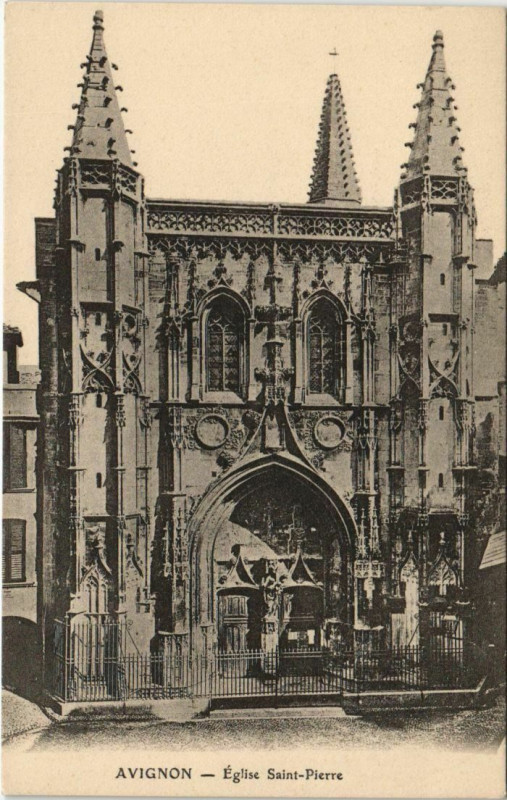 Carte postale ancienne Avignon Eglise Saint-Pierre à Avignon