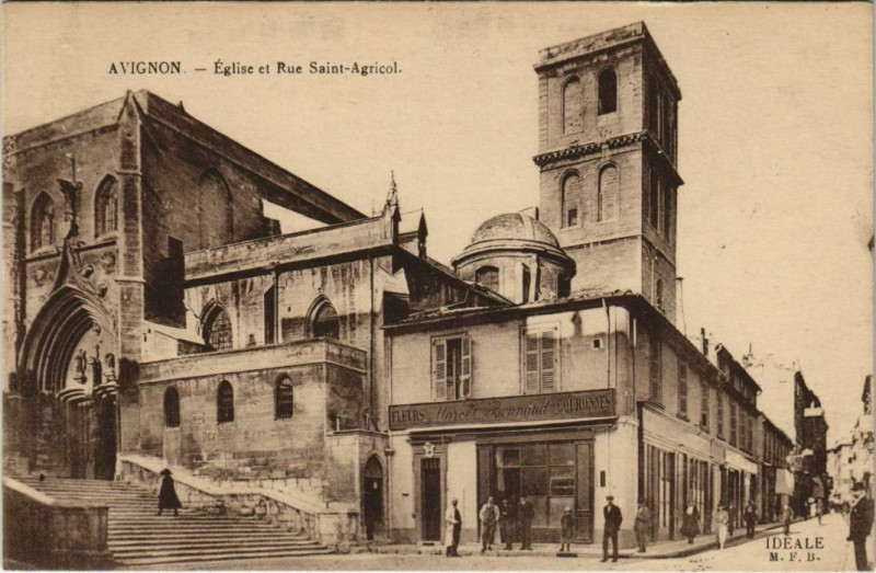 Carte postale ancienne Avignon Eglise et Rue Saint-Agricol à Avignon