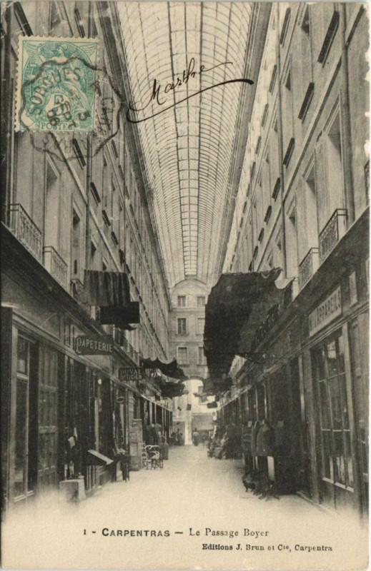 Carte postale ancienne Carpentras Le Passage Boyer à Carpentras