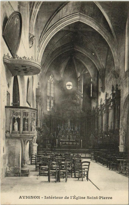 Carte postale ancienne Avignon Interieur de l'Eglise Saint-Pierre à Avignon