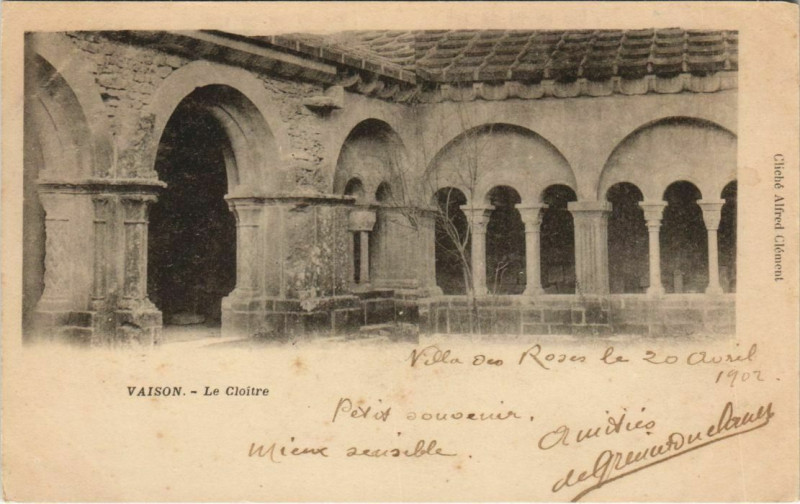 Carte postale ancienne Vaison-La-Romaine Le Cloitre à Vaison-la-Romaine