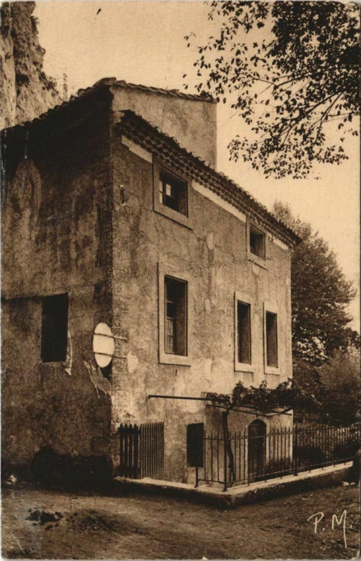 Carte postale ancienne Fontaine-De-Vaucluse Musee de Petrarque à Fontaine-de-Vaucluse