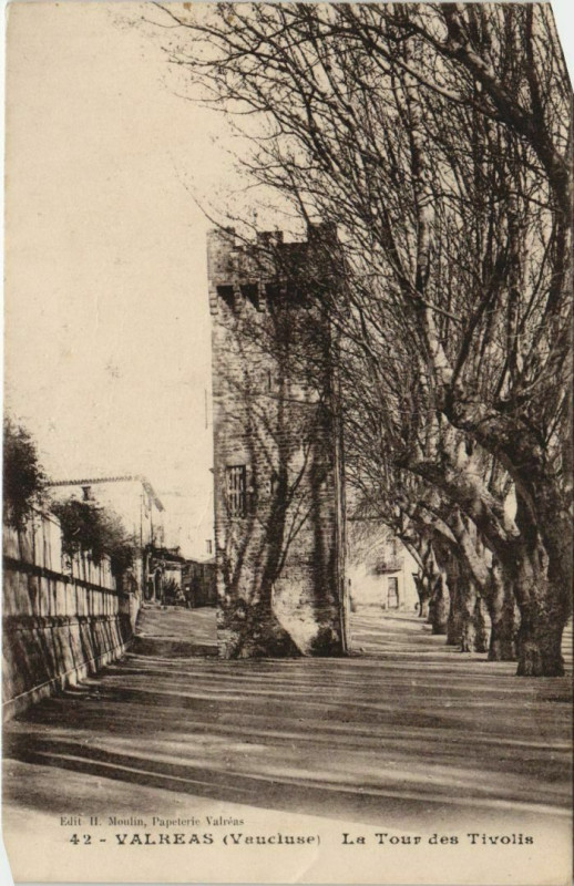Carte postale ancienne Valreas La Tour des Tivolis à Valréas