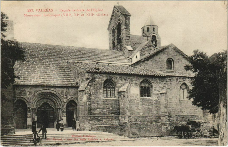 Carte postale ancienne Valreas Facade Laterale de l'Eglise à Valréas