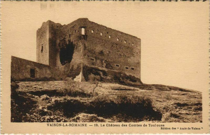 Carte postale ancienne Vaison-La-Romaine Le Chateau des Comtes de Toulouse à Vaison-la-Romaine