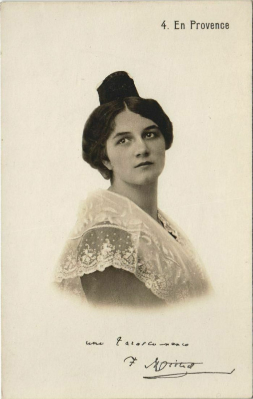 Carte postale ancienne En Provence - Femme - Type