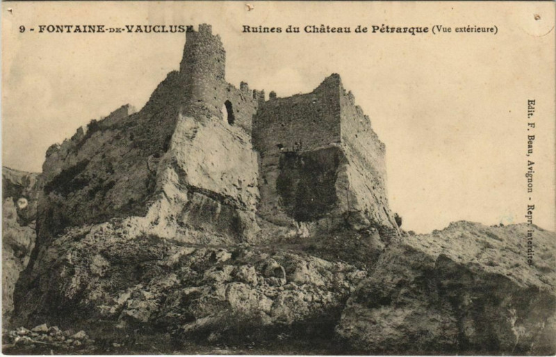 Carte postale ancienne Fontaine-De-Vaucluse Ruines du Chateau de Petrarque à Fontaine-de-Vaucluse