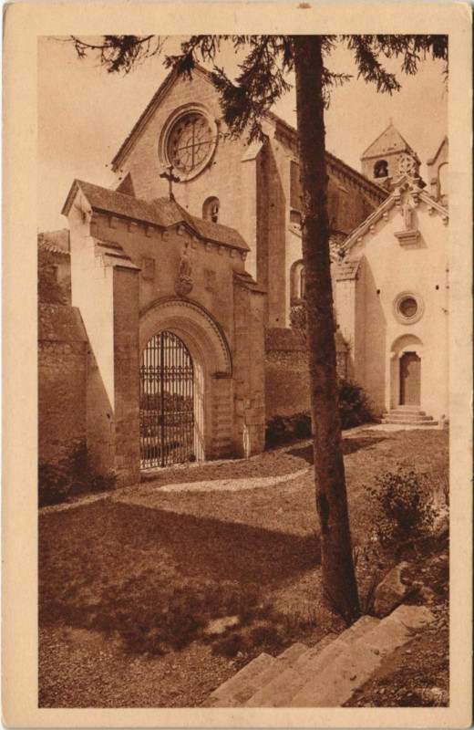 Carte postale ancienne Gordes Abbaye de Senanque - Entree de l'Abbaye à Gordes