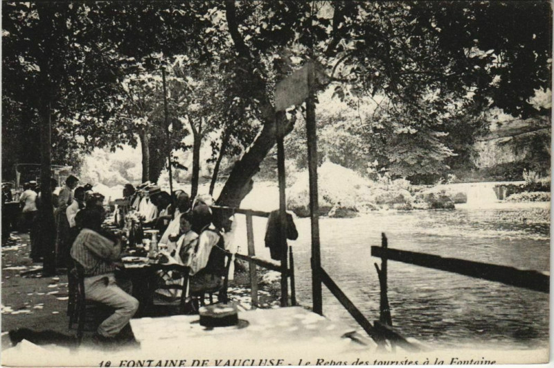 Carte postale ancienne Fontaine-De-Vaucluse Le Repas des Touristes a la Fontaine à Fontaine-de-Vaucluse