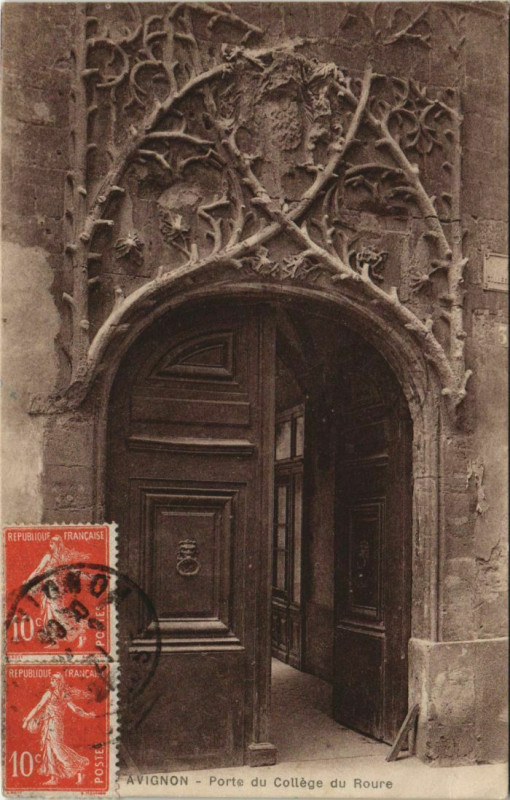 Carte postale ancienne Avignon Porte du College du Roure à Avignon