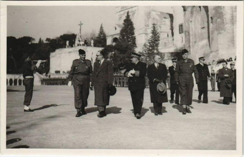 Carte postale ancienne Avignon Soldiers and Politicians on a Celebration - Photo à Avignon