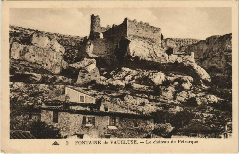 Carte postale ancienne Fontaine-De-Vaucluse Le Chateau de Petrarque à Fontaine-de-Vaucluse