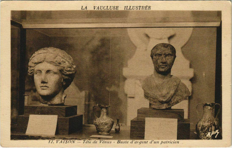 Carte postale ancienne Vaison-La-Romaine Tete de Venus - Buste d'Argent d'un Patricien à Vaison-la-Romaine