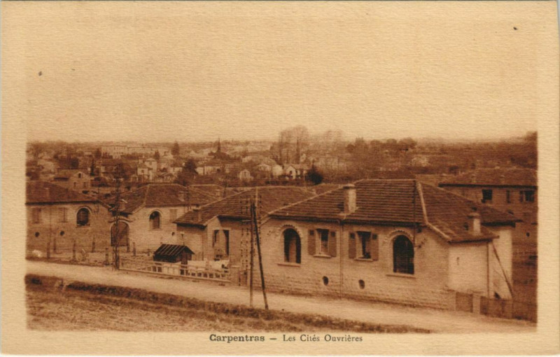 Carte postale ancienne Carpentras Les Cites Ouvrieres à Carpentras