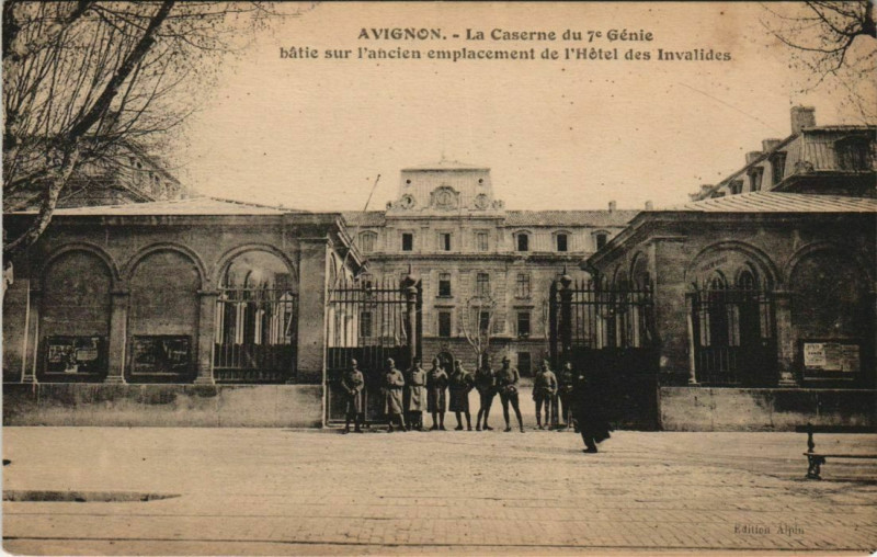 Carte postale ancienne Avignon La Caserne du 7e Genie à Avignon