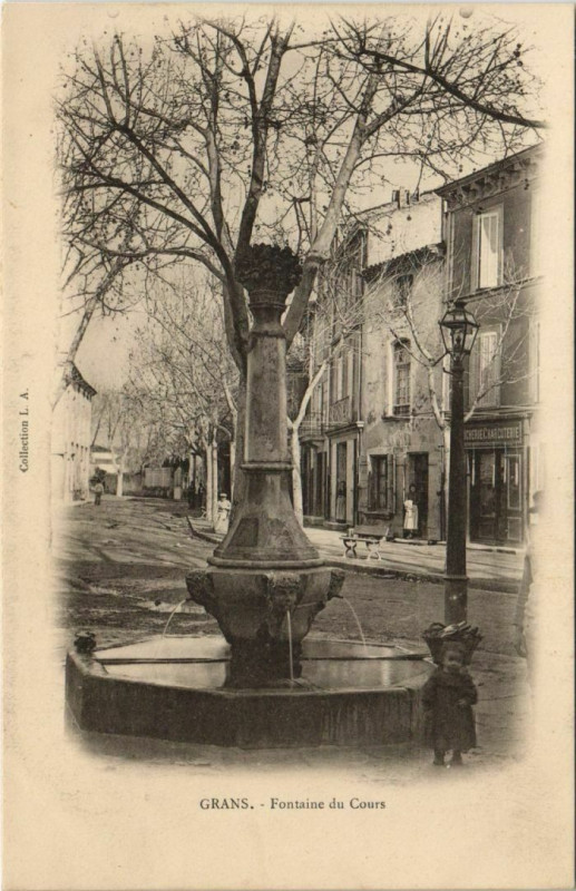 Carte postale ancienne Grans Fontaine du Cours