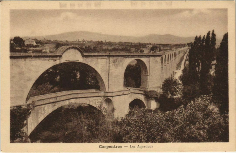 Carte postale ancienne Carpentras Les Aqueducs à Carpentras